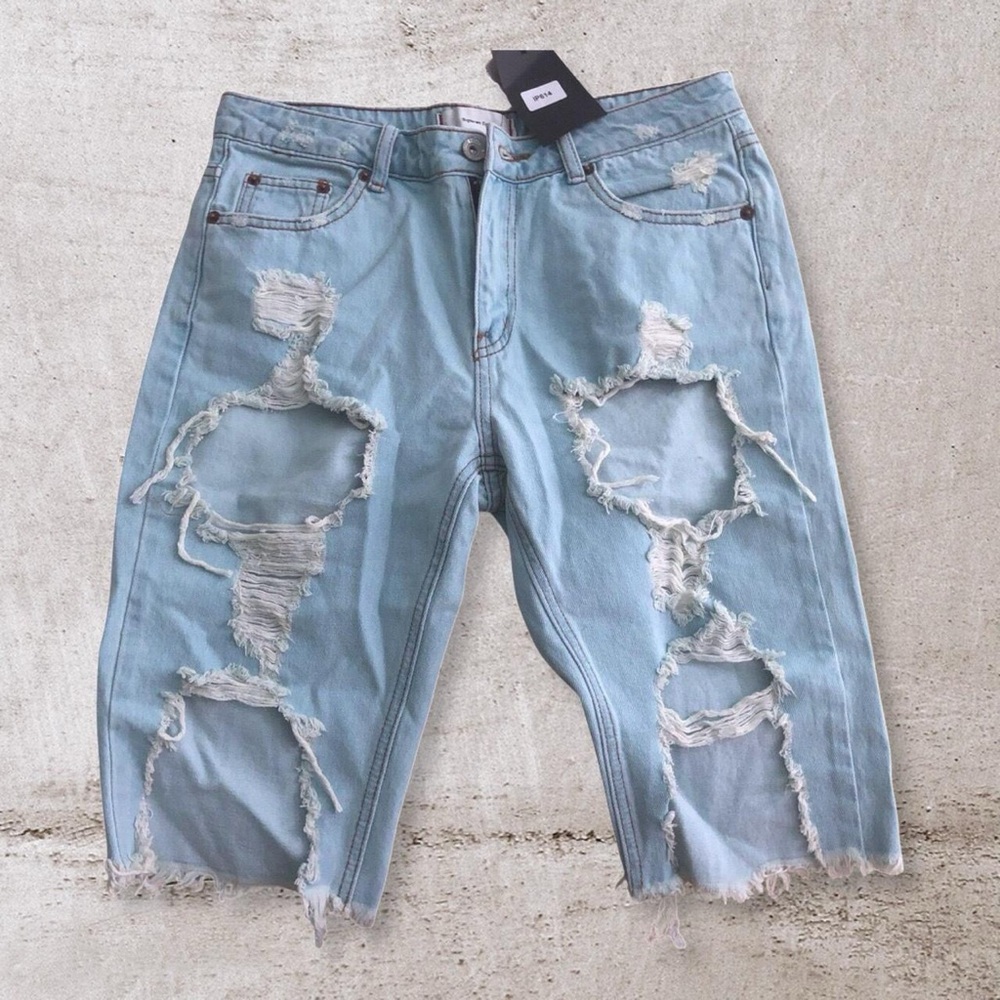 Tobi Lindsay light wash Bermuda shorts